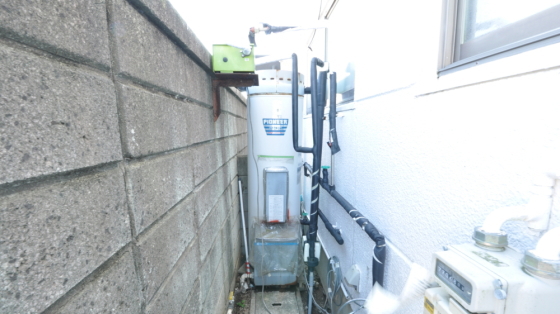 サロンドカメリヤ様 十数年ご愛用された老朽したボイラー