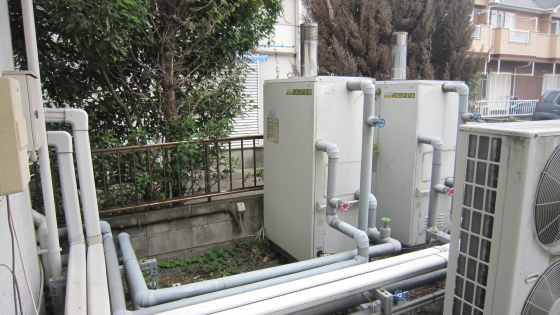 カルフールOHANA様 老朽した灯油ボイラー