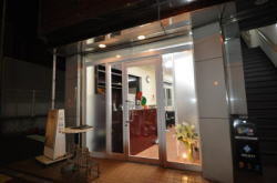 店舗正面入り口