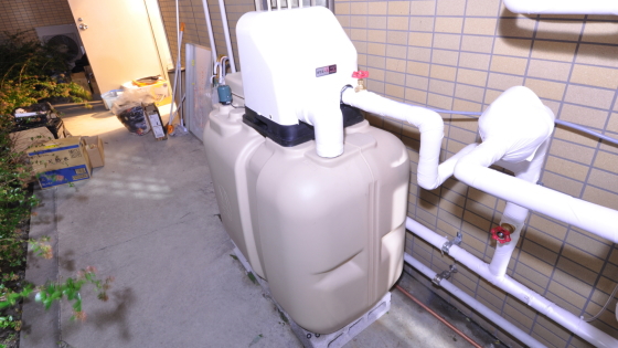 美容室ベルフェーム様に設置した200リットルの受水槽と400ワットの受水槽用ポンプ