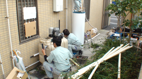 美容室ベルフェーム様 受水槽・ボイラー・給湯器設置工事中