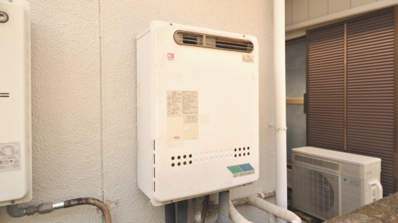 古いガス給湯器