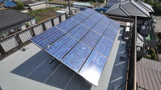 屋上に陸屋根タイプの太陽光発電システムを設置!